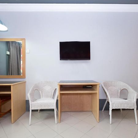 טלוק אינטן Oyo 90050 V Hotel מראה חיצוני תמונה