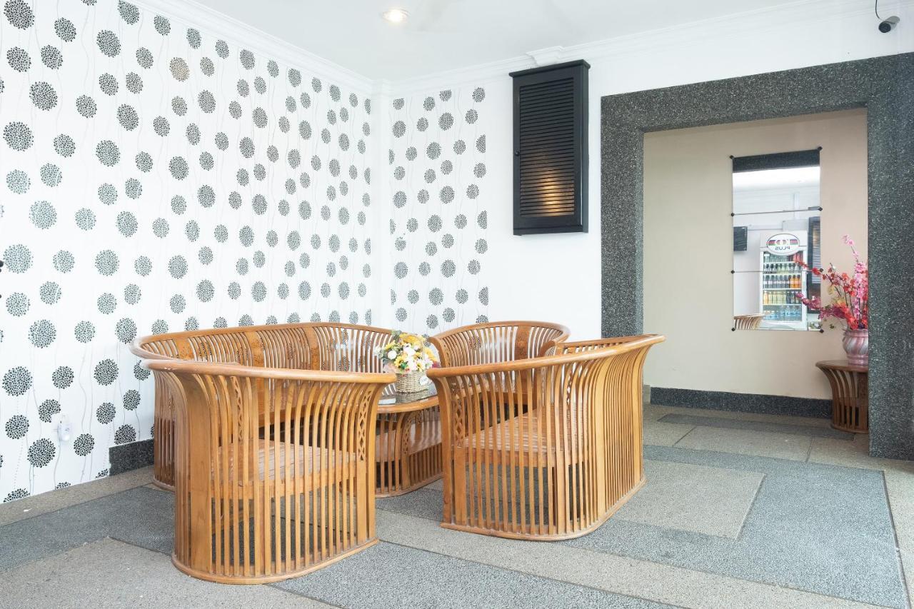 טלוק אינטן Oyo 90050 V Hotel מראה חיצוני תמונה
